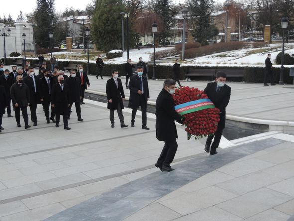 Əli Əsədov Ankarada Heydər Əliyev parkını ziyarət etdi - FOTO