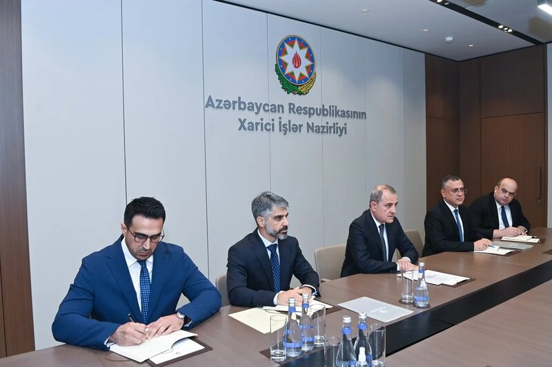 Avstriyanın yeni səfiri etimadnaməsinin surətini Ceyhun Bayramova təqdim edib
