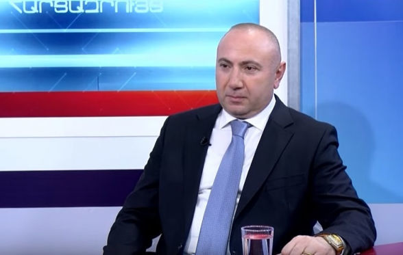 Erməni politoloq: "Əliyevin gülüşü müharibədə uduzan tərəfin biz olduğumuzu göstərdi