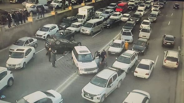 Bakının iki prospektində baş verən qəzalar yollarda tıxac yaratdı: Yaralalılar var - FOTO