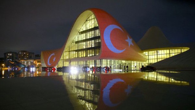 Heydər Əliyev Mərkəzinin binası Türkiyə bayrağı ilə işıqlandırılacaq