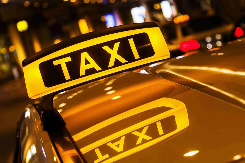 Paytaxtda taksi sürücüsü müştərini döyərək qarət etdi