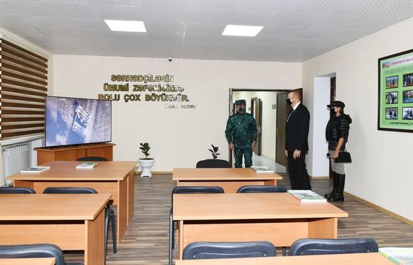 Zəngilanda İlham Əliyevə zirehli texnikalar və silahlar təqdim olundu - FOTO