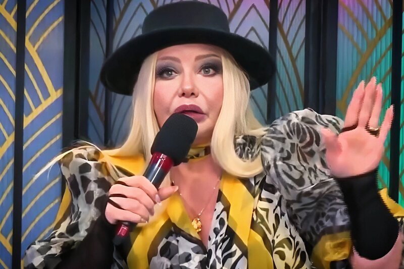 Elit Star Cəmilə: 'Maşınınızla, evinizlə, hacınızla fəxr etməyin