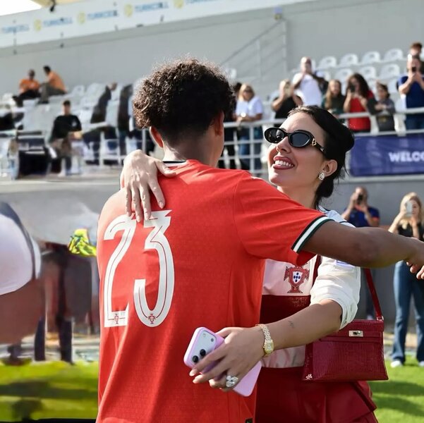 Corcina oğlunun oyununu izlədi - FOTOLAR