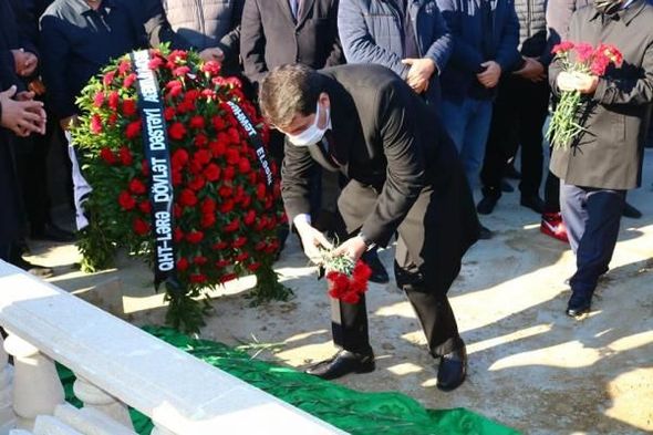Əvəz Həsənov dəfn edilidi - FOTO