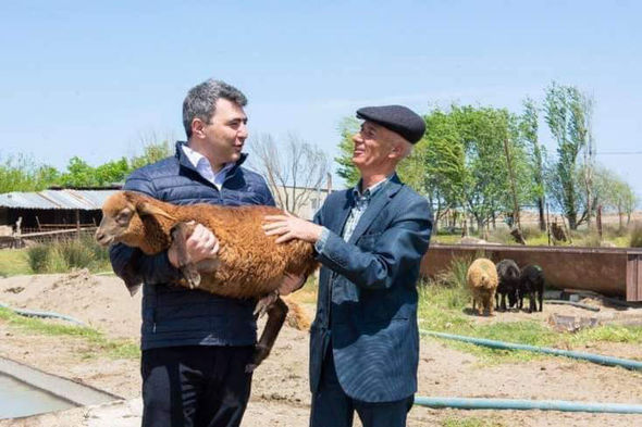 Türkiyəli nazir özünü İnam Kərimova bənzətdi? - FOTO