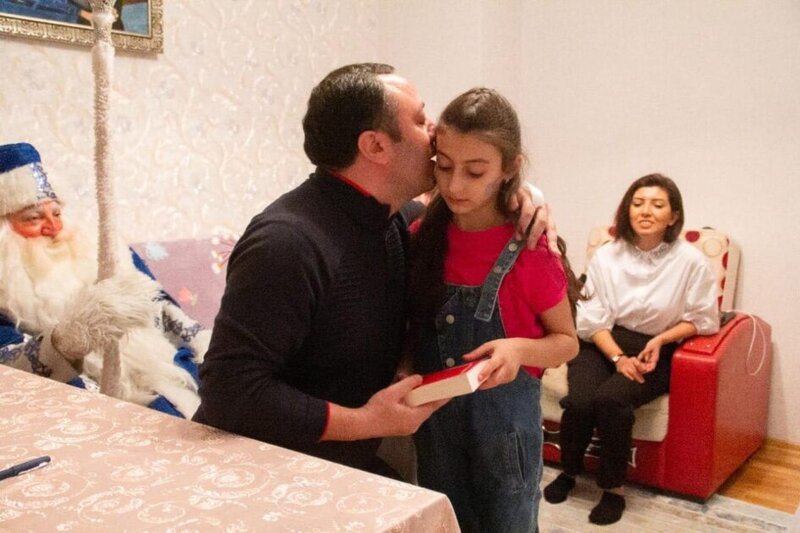 AY Partiya rəhbərliyi şəhid ailələrini ziyarət etdi - FOTOLAR