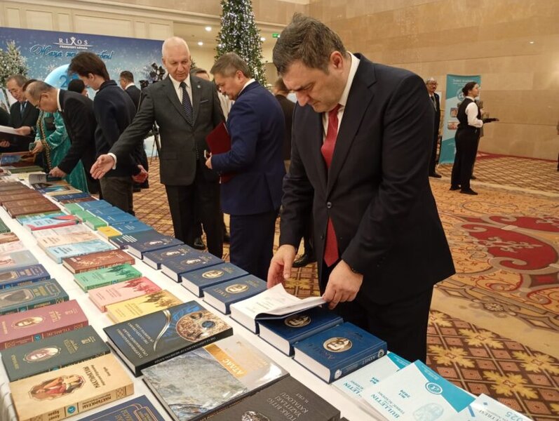 Dünya Türk Dili Ailəsi Günü və Türk Akademiyasının 15 illiyi Astanada qeyd olunub