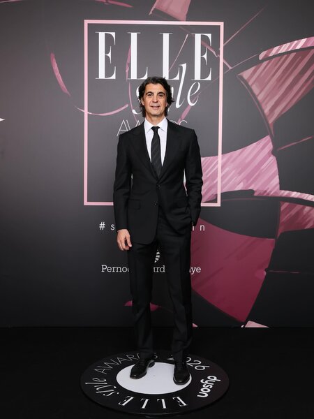 Türkiyəli ulduzlar qırmızı xalıda göz qamaşdırdı - FOTOLAR