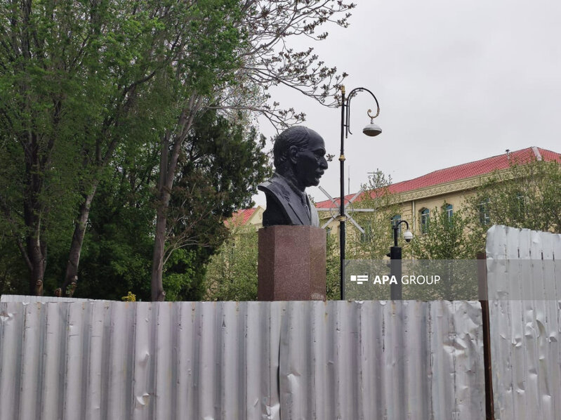 Nəriman Nərimanovun heykəli yerinə qaytarıldı - FOTO