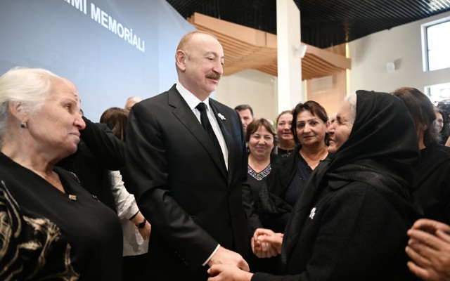 Razı olarsınızmı boynunuzu qucaqlayıb, üzünüzdən öpüm?' - Prezidentlə səmimi görüş