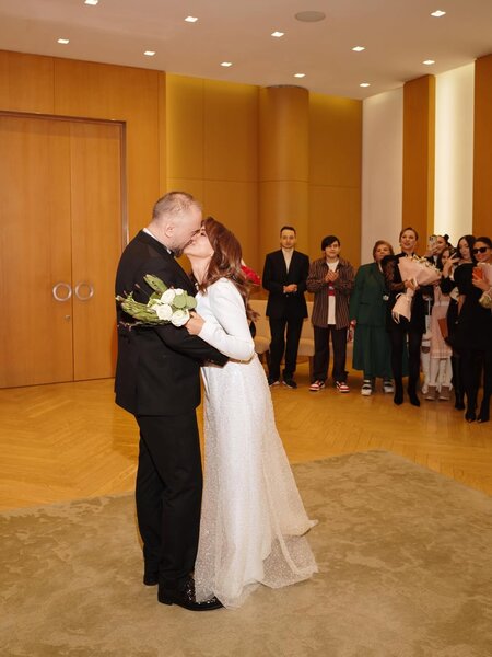 Məşhur teleaparıcı ailə qurdu - FOTOLAR