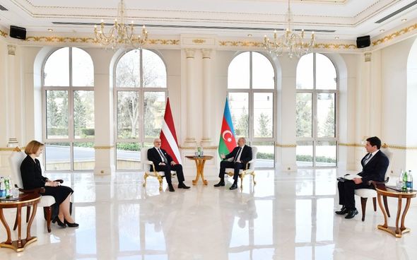 Azərbaycan və Latviya prezidentlərinin məhdud tərkibdə görüşü olub - FOTO