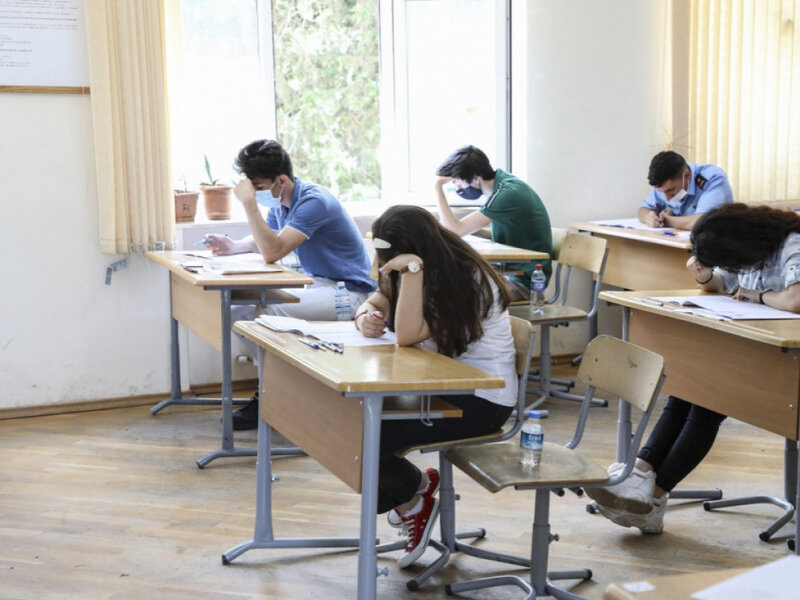 Fevralın 15-dən tələbə və müəllimlərin yeni tələbə uyğun COVID-19 sertifikatı olmalıdır