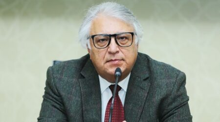 Rektor ad günündə tələbələrlə rəqs etdi - VİDEO