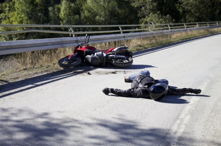 Binəqədidə 18 yaşlı gənc yol qəzasında ağır xəsarət alıb