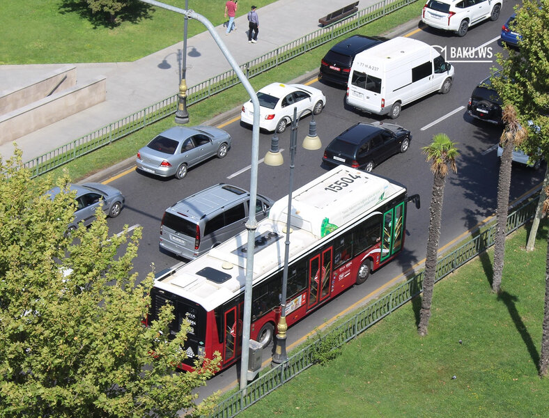 Bakıda sıxlıq olan yollar - SİYAHI
