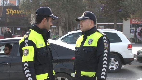 Sumqayıt polisi qayda pozan qadın sürücü və sərnişinləri saxlayıb mükafat verdi - FOTO 