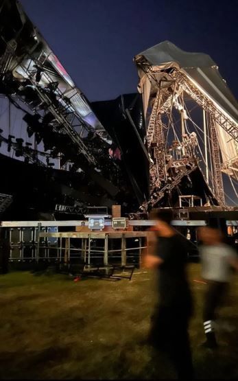 Tarkanın konserti üçün qurulan səhnə çökdü: Yaralanan var - YENİLƏNİB + FOTO/VİDEO