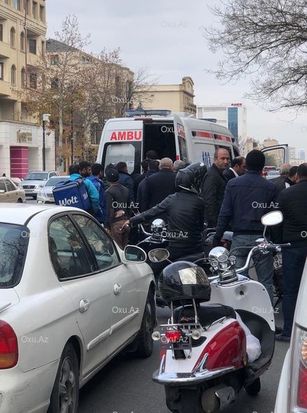 Bakıda ağır qəza: Motosiklet "Volkswagen"lə toqquşdu - FOTO