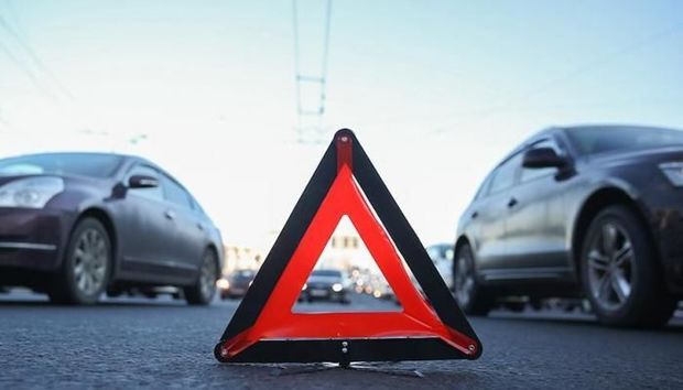 İsmayıllıda avtomobil ağaca çırpıldı: Xəsarət alanlar var