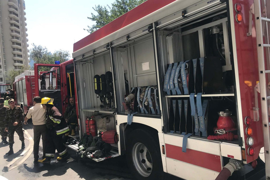Bakıda beşmərtəbəli yaşayış binasında yanğın olub