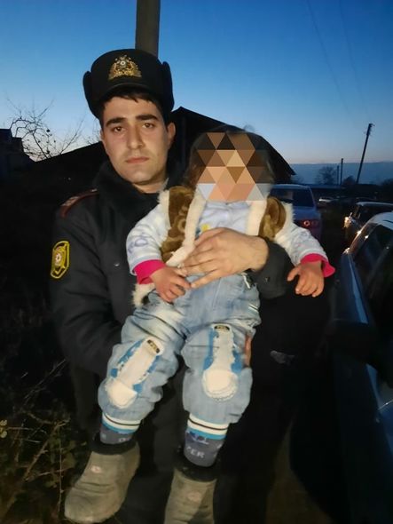 İtkin düşən iki yaşlı uşaq xilas edildi - FOTO