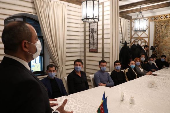 Adil Əliyev Moldovada iş adamları, diaspor fəalları və gənclərə Ordumuzun əks-hücum əməliyyatı barədə danışıb