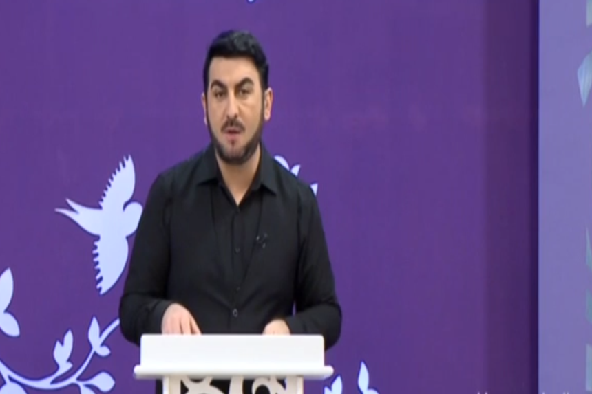 Tolik papağını çıxarıb, imicini dəyişdi - FOTO