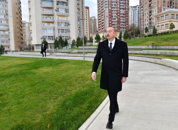 İlham Əliyev Bakıda Mərkəzi Parkın ikinci hissəsinin açılışında iştirak etdi - FOTOLAR