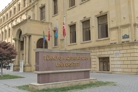 Emin Əmrullayev və Erol Özvar Türkiyə–Azərbaycan Universitetində tələbələrlə görüşüblər