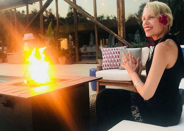 Xəstəliyini öyrənən qadın ərini atdı və yüzlərlə kişi ilə görüşməyə başladı-FOTO