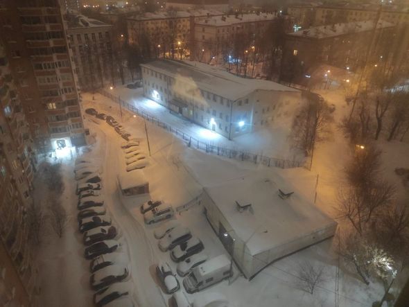 Bakının həsrət qaldığı qar Moskvada maraqlı görüntülər yaradıb - FOTO