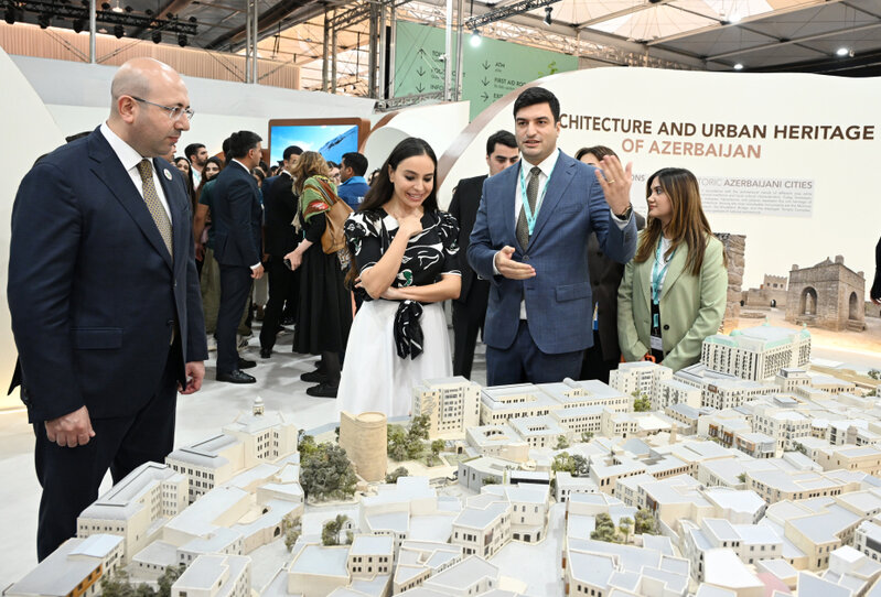 Leyla və Arzu Əliyevalar 'Urban Expo' sərgisində - FOTO