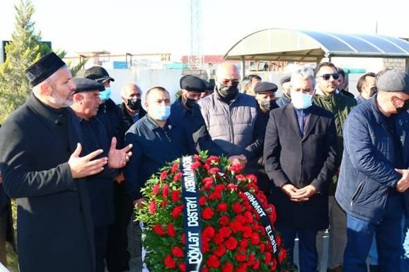 Əvəz Həsənov dəfn edilidi - FOTO