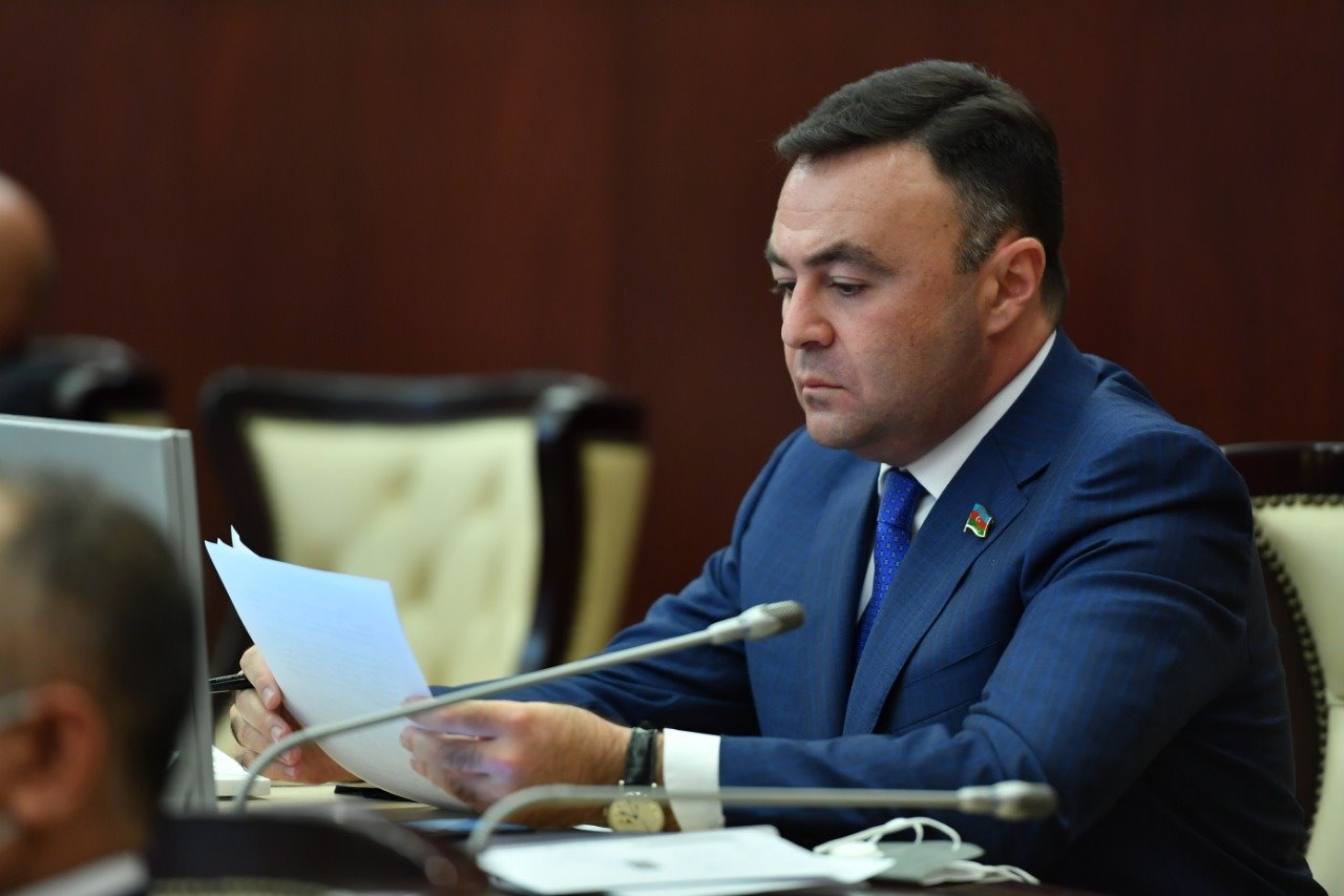 Elnur Allahverdiyev: "Yerevanda Rusiya bayrağının yandırılıb ayaqlar altına salındığını kim unudub?