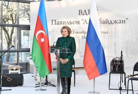 Mehriban Əliyeva Xalq Təsərrüfatı Nailiyyətləri Sərgisində "Azərbaycan" pavilyonunun açılışında - FOTO