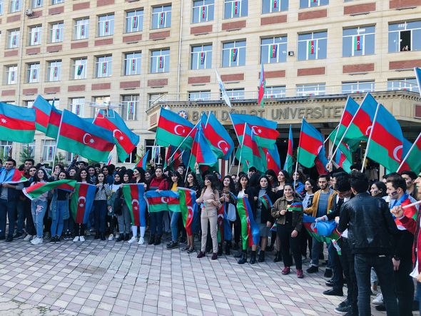 BDU-dan Bayraq Gününə töhfə: "Üç rəngin kölgəsində!" - FOTO/VİDEO
