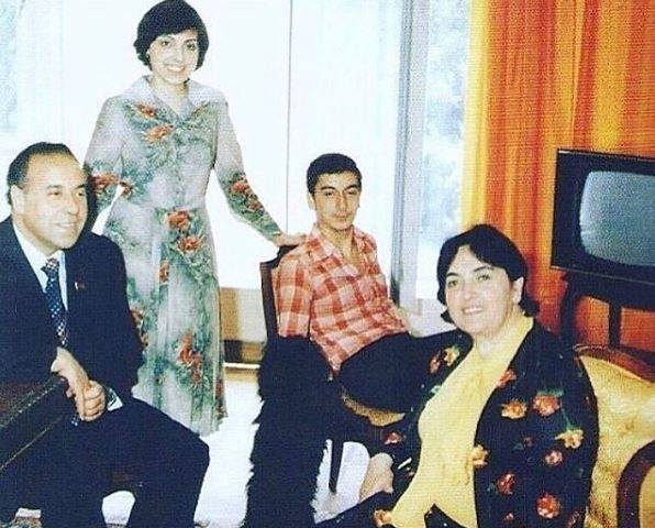 Sevil Əliyeva Heydər Əliyevin anadan olmasının 97-ci ildönümü münasibətilə paylaşım edib - FOTO