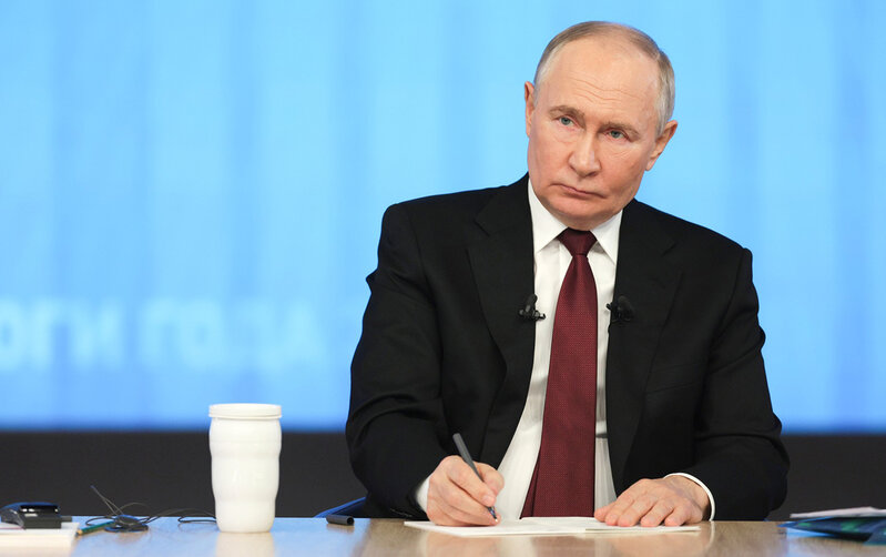 Putin hökumətdə yerdəyişmələri təsdiqlədi