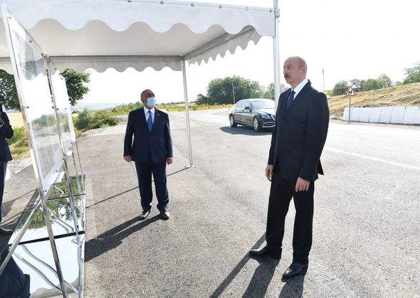 Prezident yolun bir hissəsinin yenidən qurulması layihəsi ilə tanış olub - FOTO
