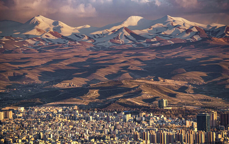 Təbrizdə hərbi vəziyyət elan olundu