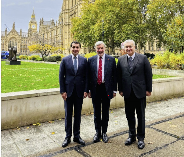 Hikmət Hacıyev Britaniyanın Azərbaycan və Orta Asiya üzrə ticarət elçisi İlə görüşüb