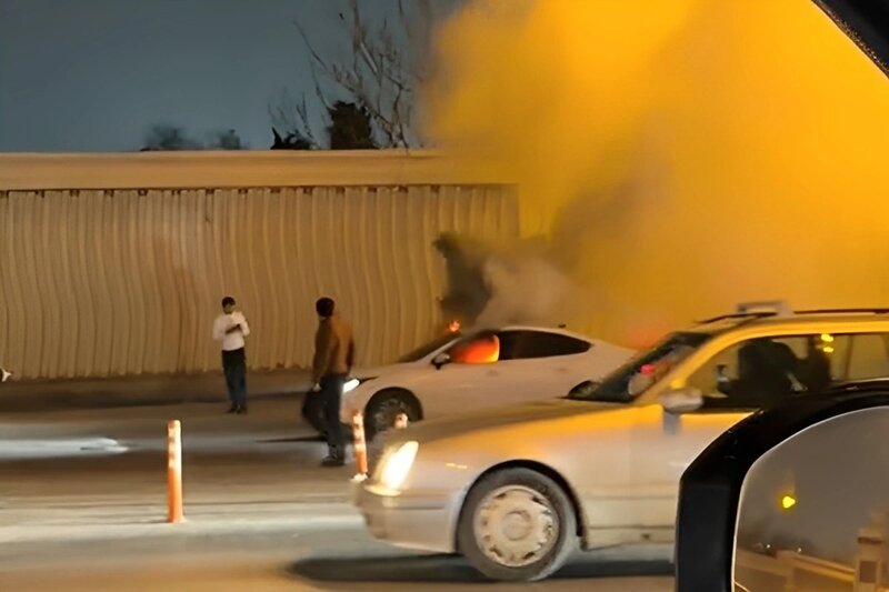 Bakıda hərəkətdə olan BYD yandı