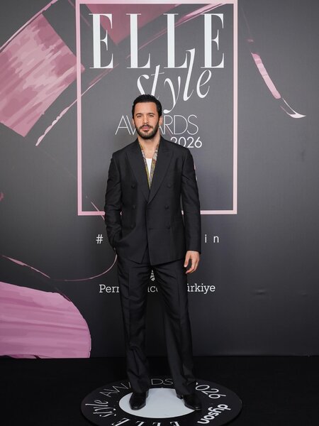 Türkiyəli ulduzlar qırmızı xalıda göz qamaşdırdı - FOTOLAR