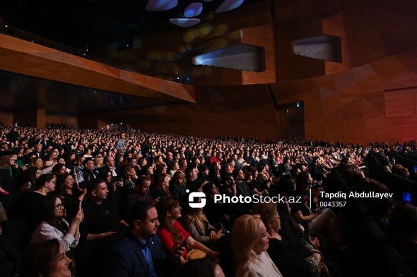 Mahsun Kırmızıgülün Bakıdakı konsertindən FOTOREPORTAJ