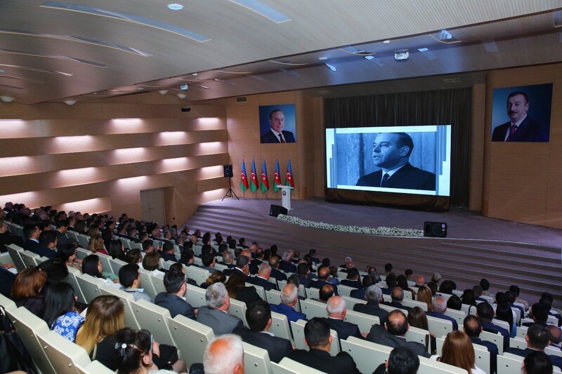 Binəqədi rayonunda Heydər Əliyevin anadan olmasının 100 illik yubileyinə həsr olunmuş tədbir keçirildi - FOTOLAR