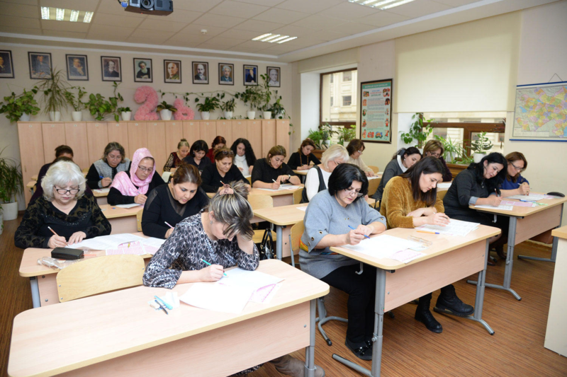 İbtidai sinif müəllimləri üçün təkrar sertifikatlaşdırma imtahanındakı ixtisas sualları açıqlandı