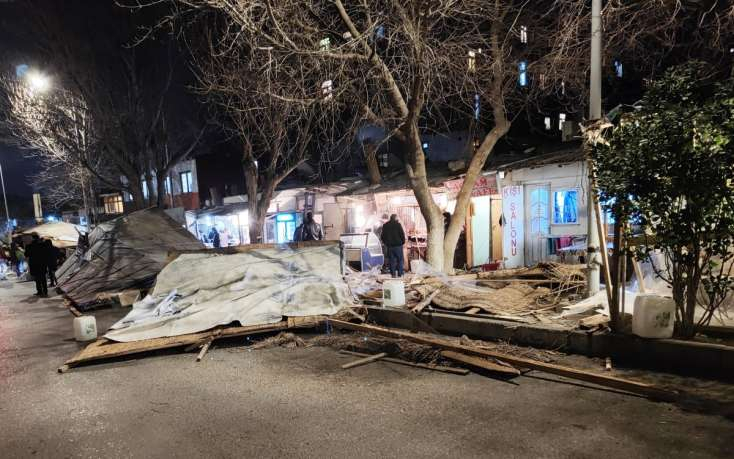 Bakıda 'Ətçilər' kimi tanınan ərazidə yerləşən kafelər və mağazalar sökülür - FOTO